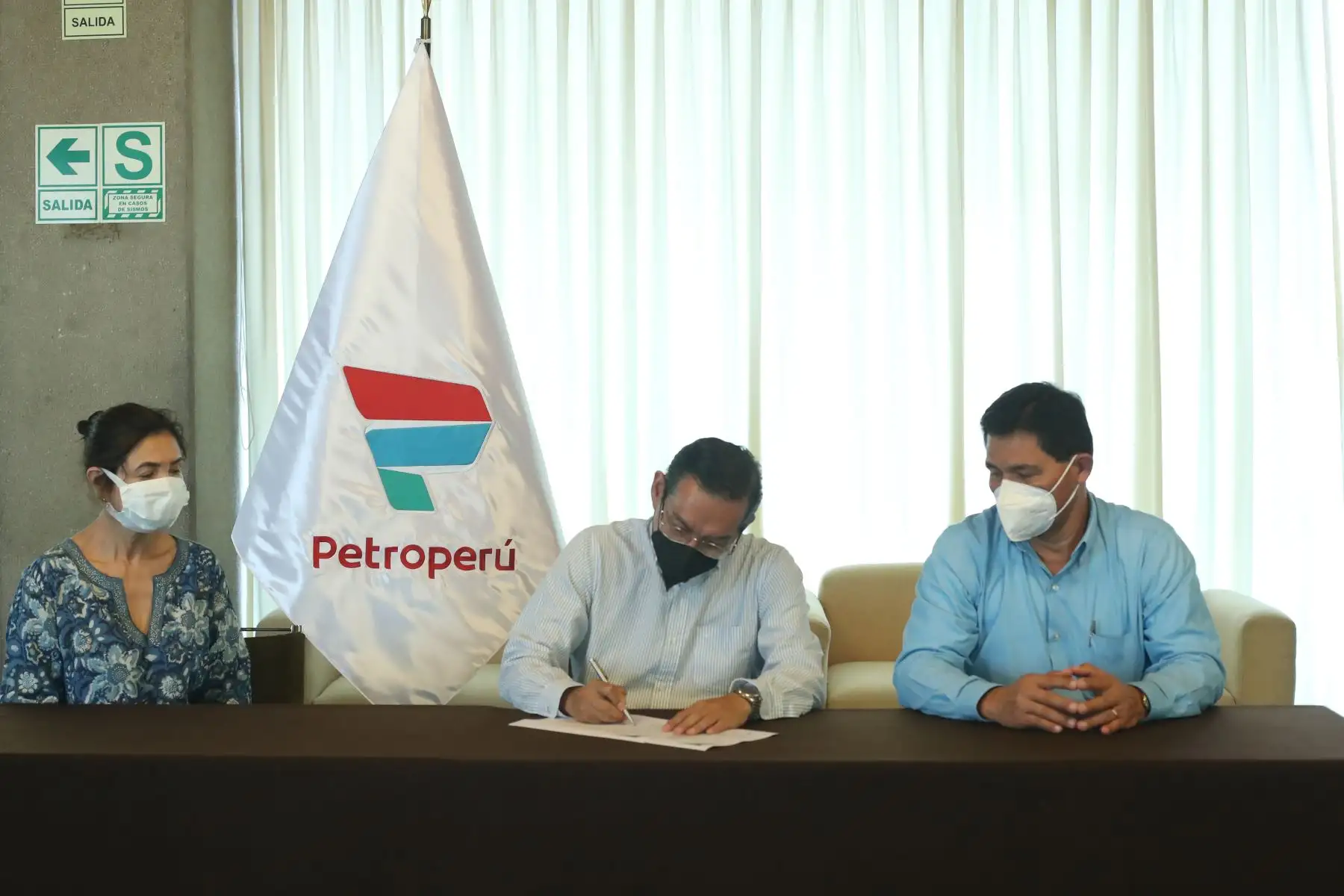 Tras realizar una exhaustiva y rigurosa evaluación, PETROPERÚ adjudicó esta tarde a la empresa Heaven Petroleum Operators S.A. la buena pro del proceso de adquisición por competencia COM-013-2021-GDCH/PETROPERÚ, para la compra de Biodiésel B100 para el periodo comprendido entre enero y abril del presente año. 
Foto: ANDINA/Carla Patiño