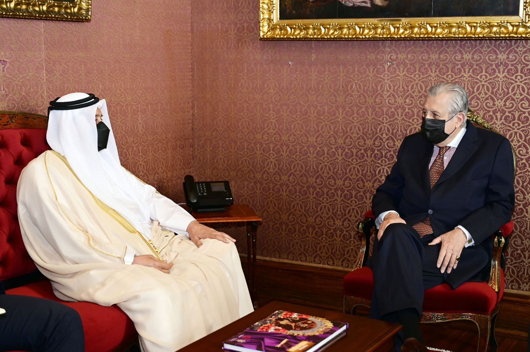 Canciller Maúrtua sostuvo reunión con embajador de Qatar en el Perú