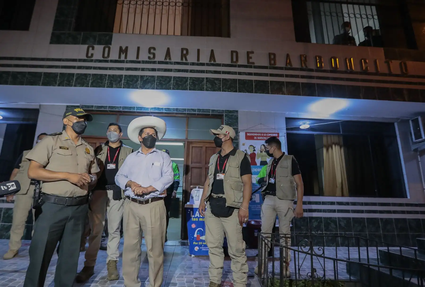 Presidente de la República, Pedro Castillo, realizó una visita inopinada a las comisarías de La Perla, Ciudad del Pescador, Barboncito, San Martin de Porres y Alfonso Ugarte. Foto: ANDINA/ Prensa Presidencia