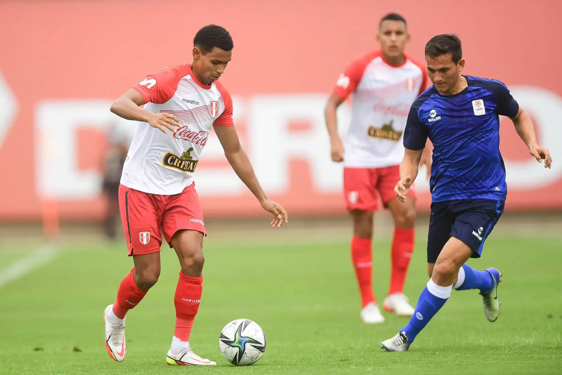 Combinado de extranjeros de la Liga 1 enfrenta en partido amistoso, a la selección peruana. Foto: @LigaFutProf