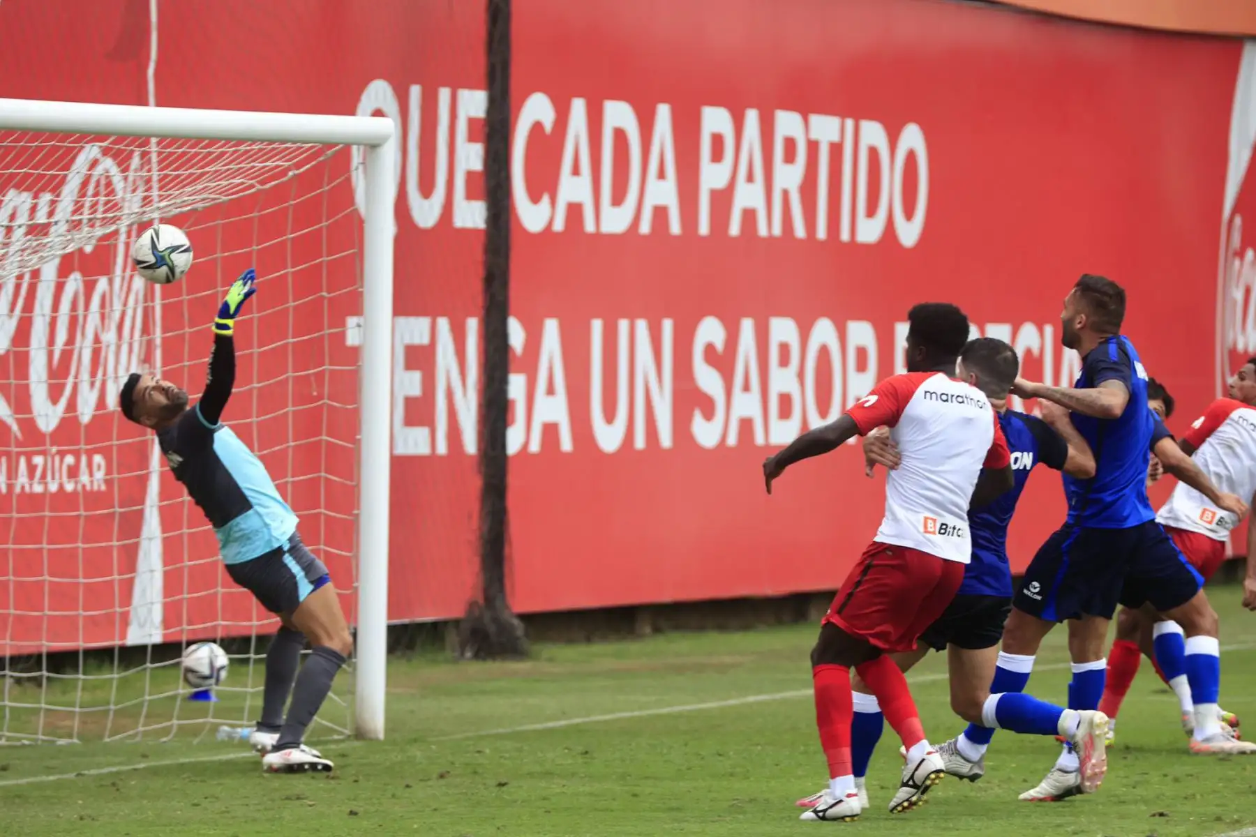 Combinado de extranjeros de la Liga 1 enfrenta en partido amistoso, a la selección peruana. Foto: @LigaFutProf