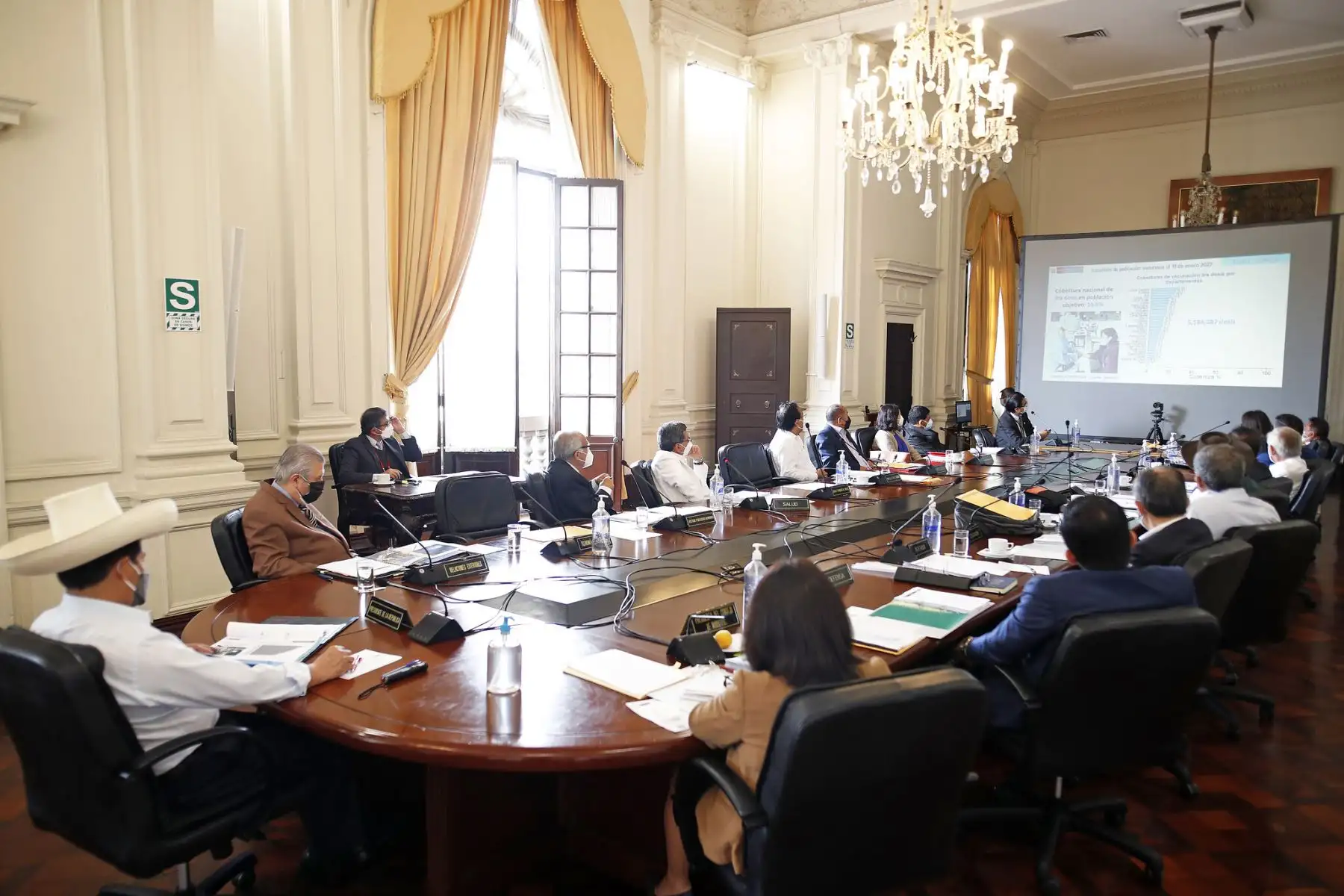 Presidente de la República, Pedro Castillo, junto a la jefa del Gabinete Ministerial, Mirtha Vásquez, lidera sesión del Consejo de Ministros. Foto: ANDINA/Prensa Presidencia