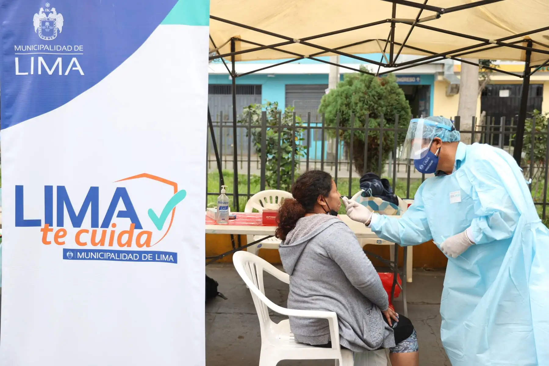 Vacunación y descartes de covid-19 en San Luis por parte de la Municipalidad de Lima.
Foto: ANDINA/Jhonel Rodríguez