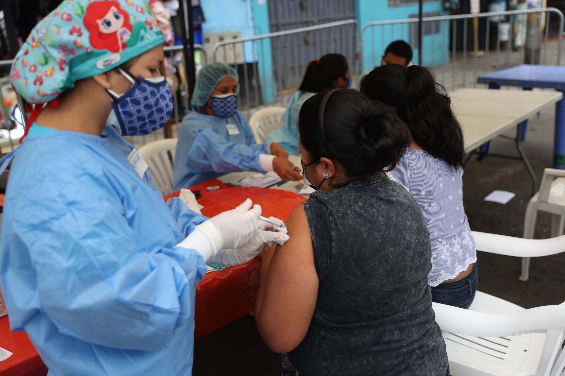 Vacunación y descartes de covid-19 en San Luis por parte de la Municipalidad de Lima.
Foto: ANDINA/Jhonel Rodríguez
