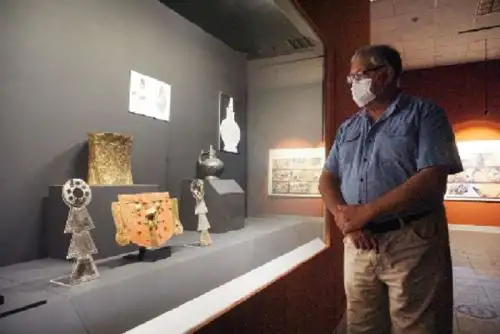 El ingreso al museo será por orden de llegada y por grupos; el horario de atención es de 09:00 a 17:00 horas.
