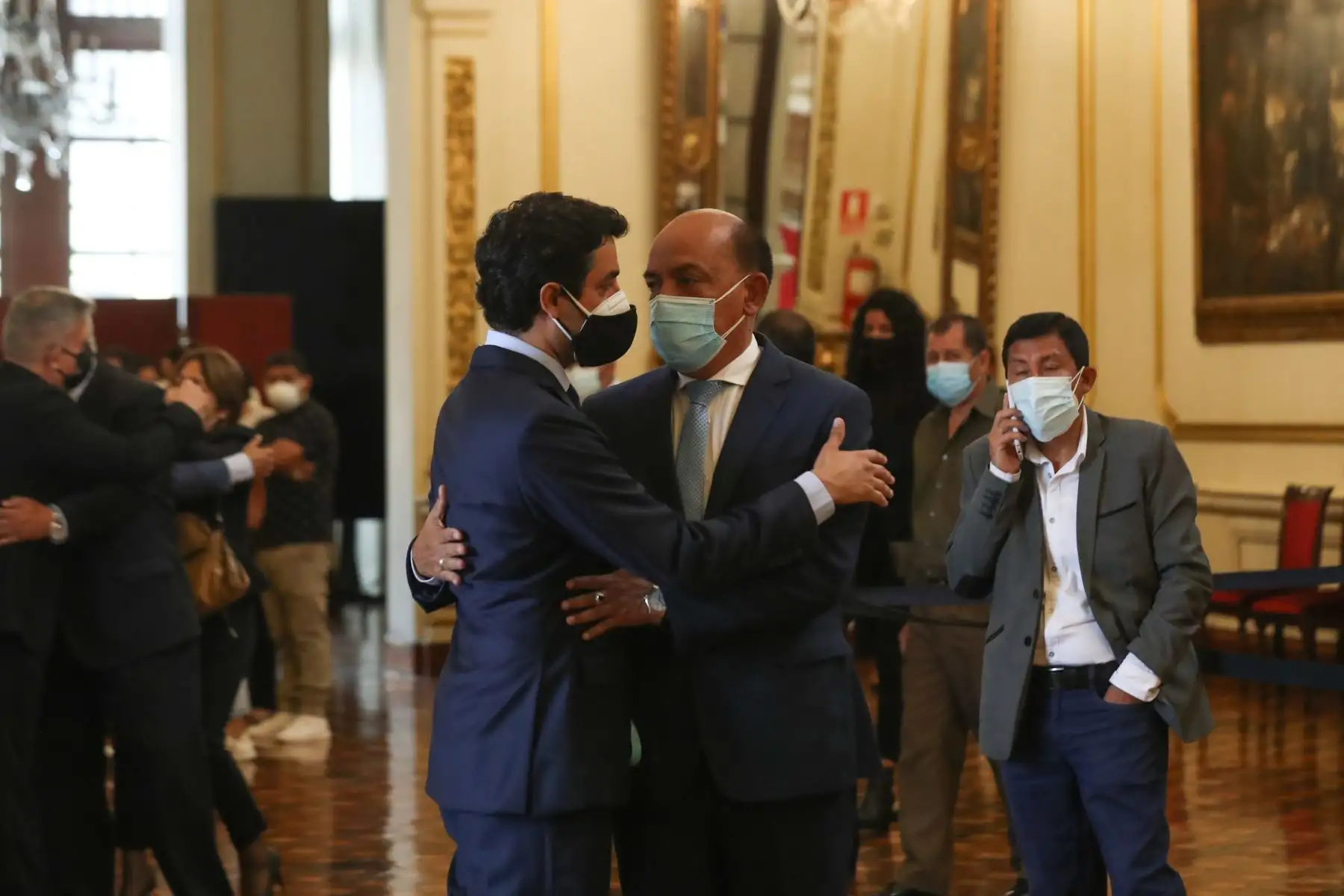 Luis Castañeda, alcalde de Lima entre el 2003 - 2010 y 2015 -2018, es velado en el Palacio Municipal de Lima.
Foto: ANDINA/ Carla Patiño