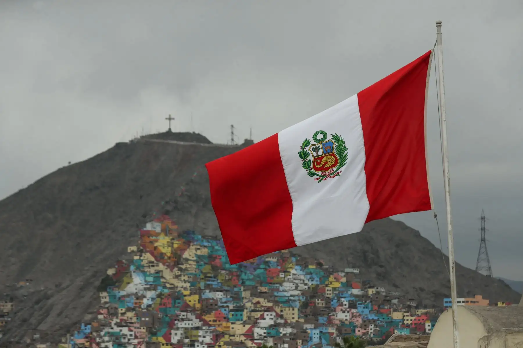 Como parte de las actividades por el 487 aniversario de la ciudad, la Municipalidad de Lima ha dispuesto el embanderamiento de todos los inmuebles ubicados en el Centro Histórico de Lima (CHL).
Foto: ANDINA/ Carla Patiño