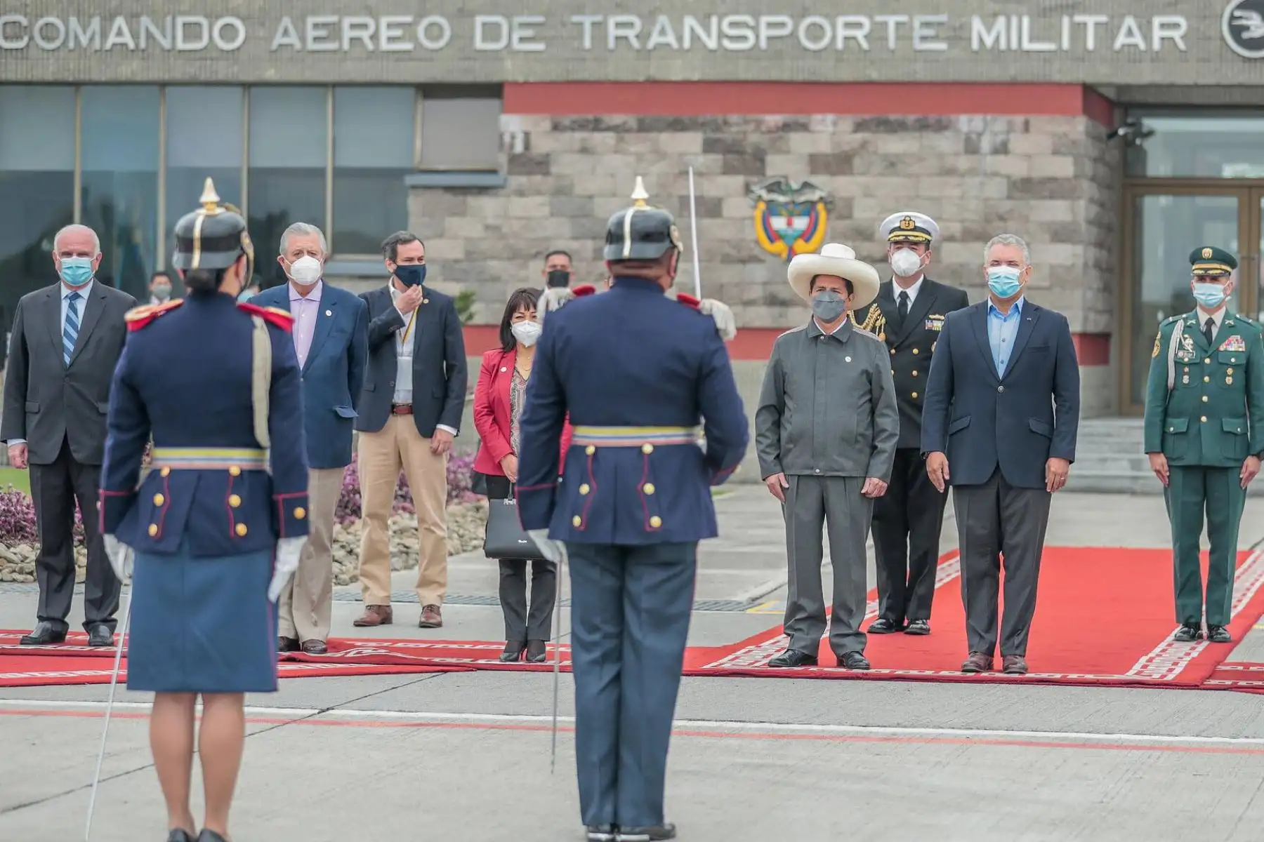 El presidente Pedro Castillo, junto con la primera dama Lilia Paredes y ministros de Estado, llega a Colombia para el Encuentro Presidencial y VI Gabinete Binacional Perú Colombia. Foto: ANDINA/ Prensa Presidencia