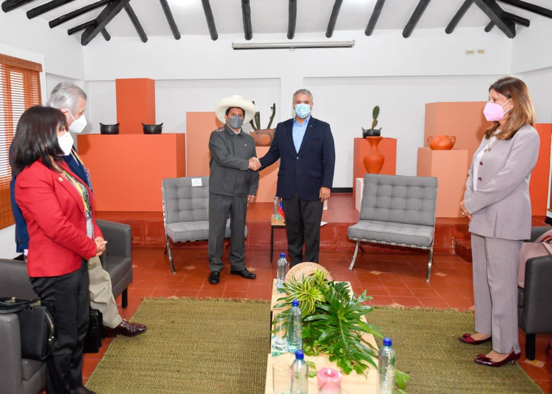 Presidente Pedro Castillo se reúne con su homólogo de Colombia, Iván Duque, en Villa de Leyva, Bocayá, en el marco del VI Gabinete Binacional.