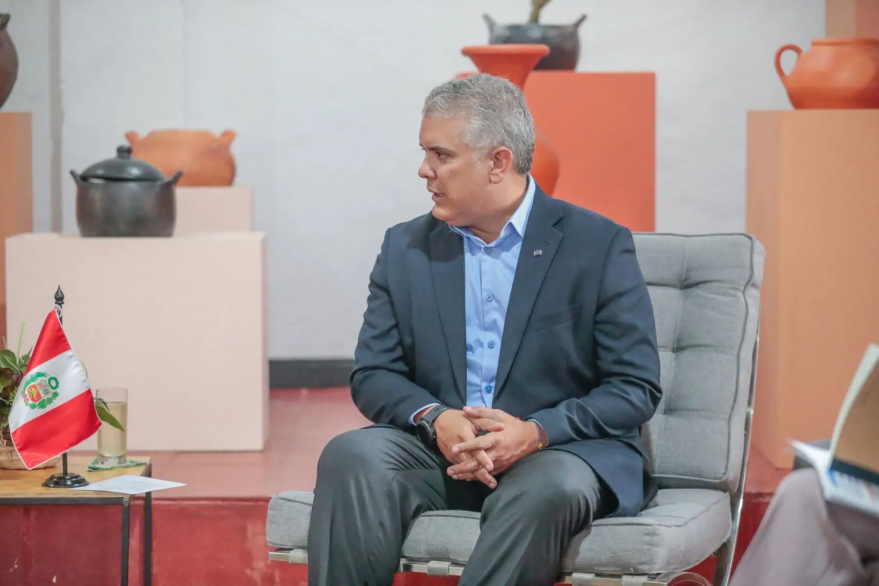 El presidente Pedro Castillo y su homólogo de Colombia, Ivan Duque, sostienen una reunión de trabajo para abordar la agenda bilateral y afianzar los lazos de integración entre ambos países, previo al inicio del Encuentro Presidencial y VI Gabinete Binacional Perú Colombia. Foto: ANDINA/ Prensa Presidencia