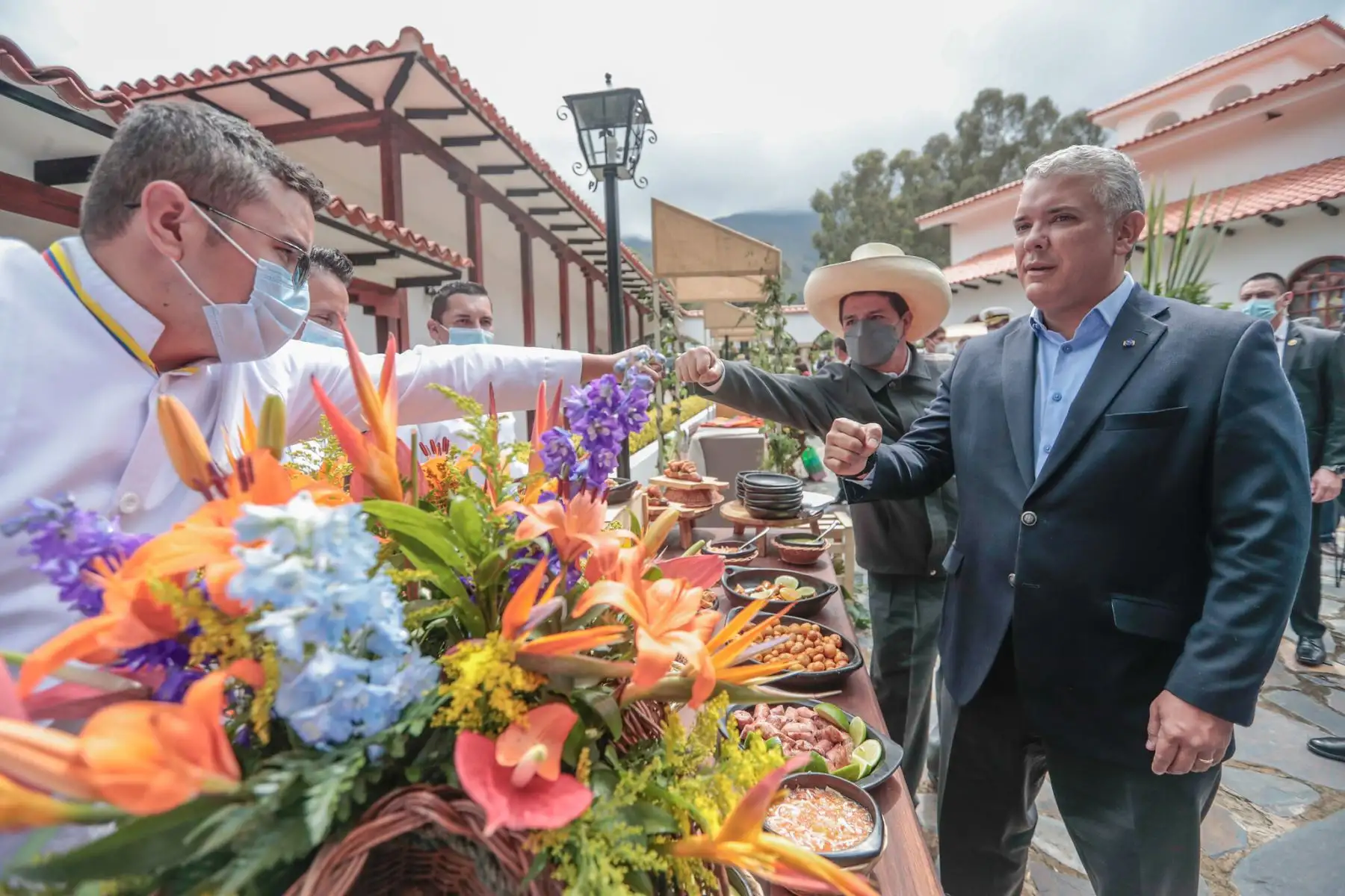El presidente Pedro Castillo y su homólogo de Colombia, Ivan Duque, sostienen una reunión de trabajo para abordar la agenda bilateral y afianzar los lazos de integración entre ambos países, previo al inicio del Encuentro Presidencial y VI Gabinete Binacional Perú Colombia. Foto: ANDINA/ Prensa Presidencia