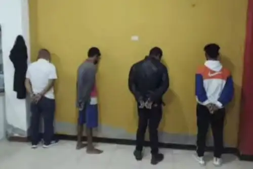 La Policía Nacional detuvo a cinco personas, entre ellas a un menor de edad, tras incautar más de 100 kilos de clorhidrato de cocaína. Foto: ANDINA/Difusión