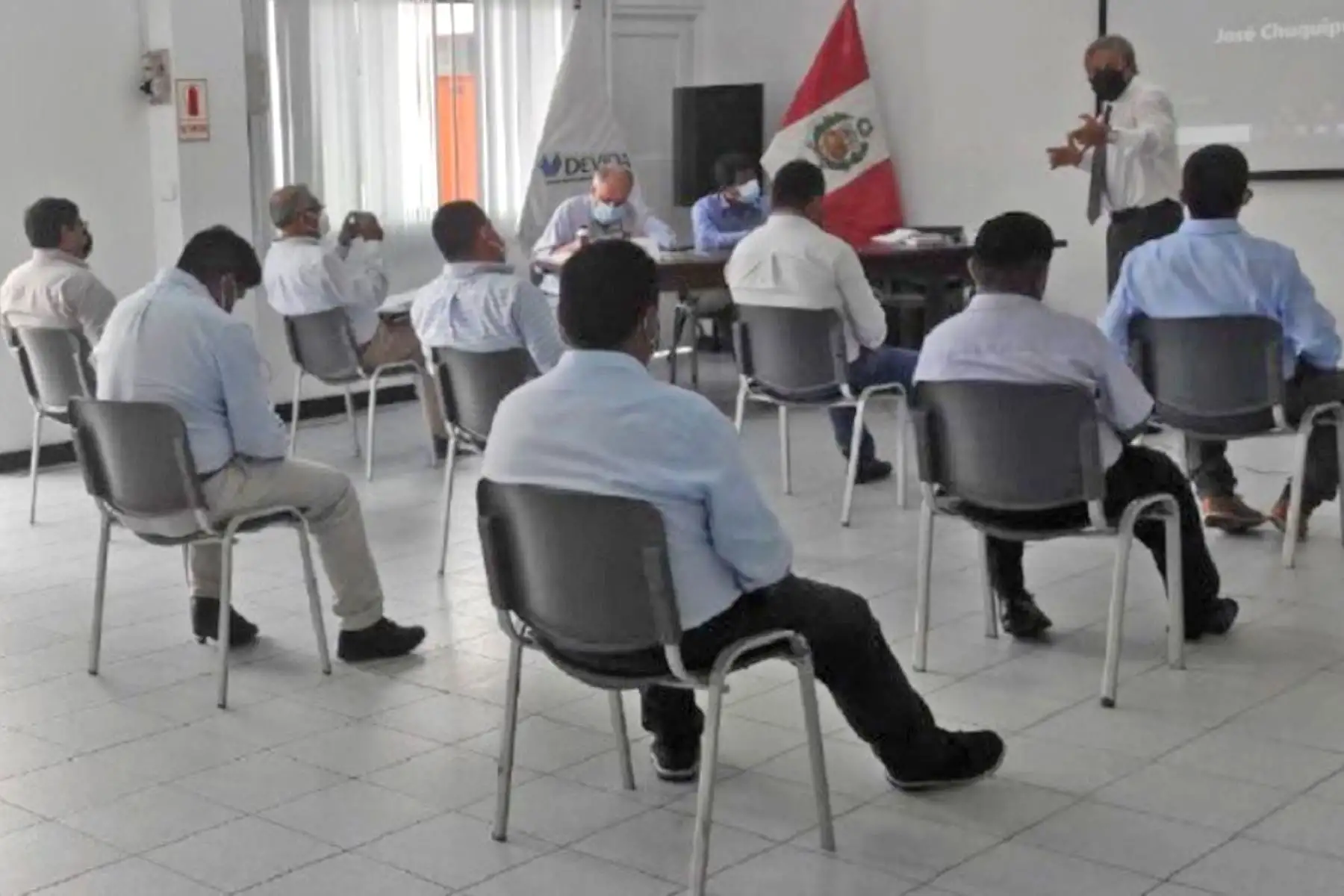 El presidente ejecutivo de la Comisión Nacional para el Desarrollo y Vida sin Drogas (Devida), Ricardo Soberón, sostuvo una reunión de trabajo con los alcaldes de la Mancomunidad Municipal de la Asociación de Municipalidades del Valle de los Ríos Apurímac y Ene (Amuvrae), con el propósito de conocer sus demandas y revisar el estado de las actividades en promoción del desarrollo alternativo del valle.