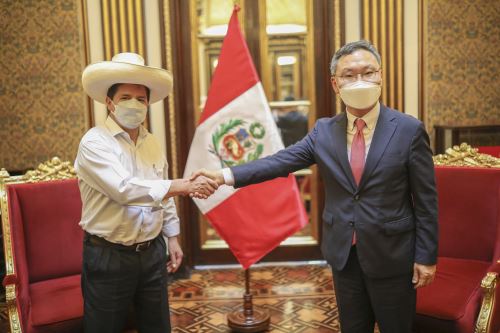 Presidente Pedro Castillo sostiene reunión con el embajador de la República de Corea