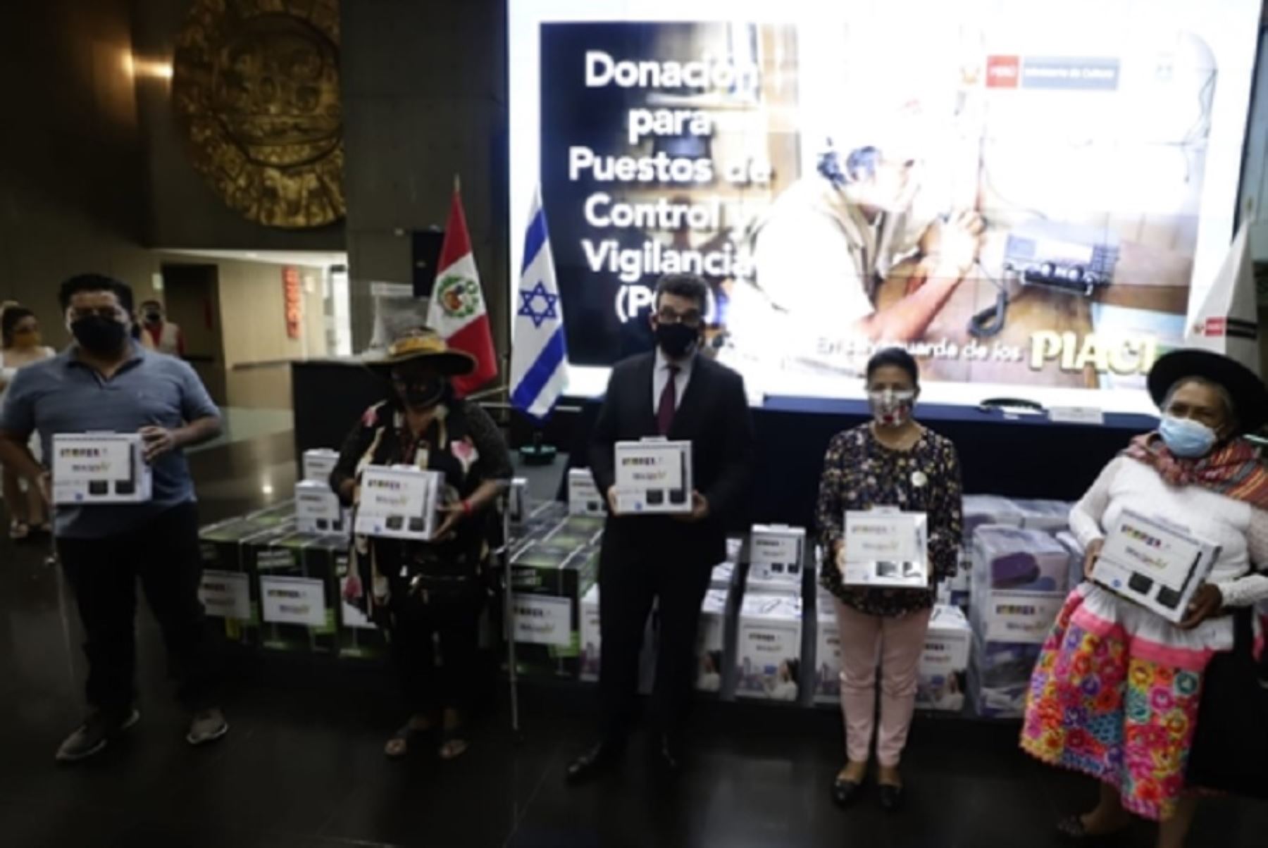 El Ministerio de Cultura recibió una importante donación de la Embajada de Israel en el Perú destinada a salvaguardar a los Pueblos Indígenas en Aislamiento y Contacto Inicial (PIACI), así como para la labor de sensibilización de los pueblos indígenas u originarios sobre la importancia de la vacuna contra la covid-19.