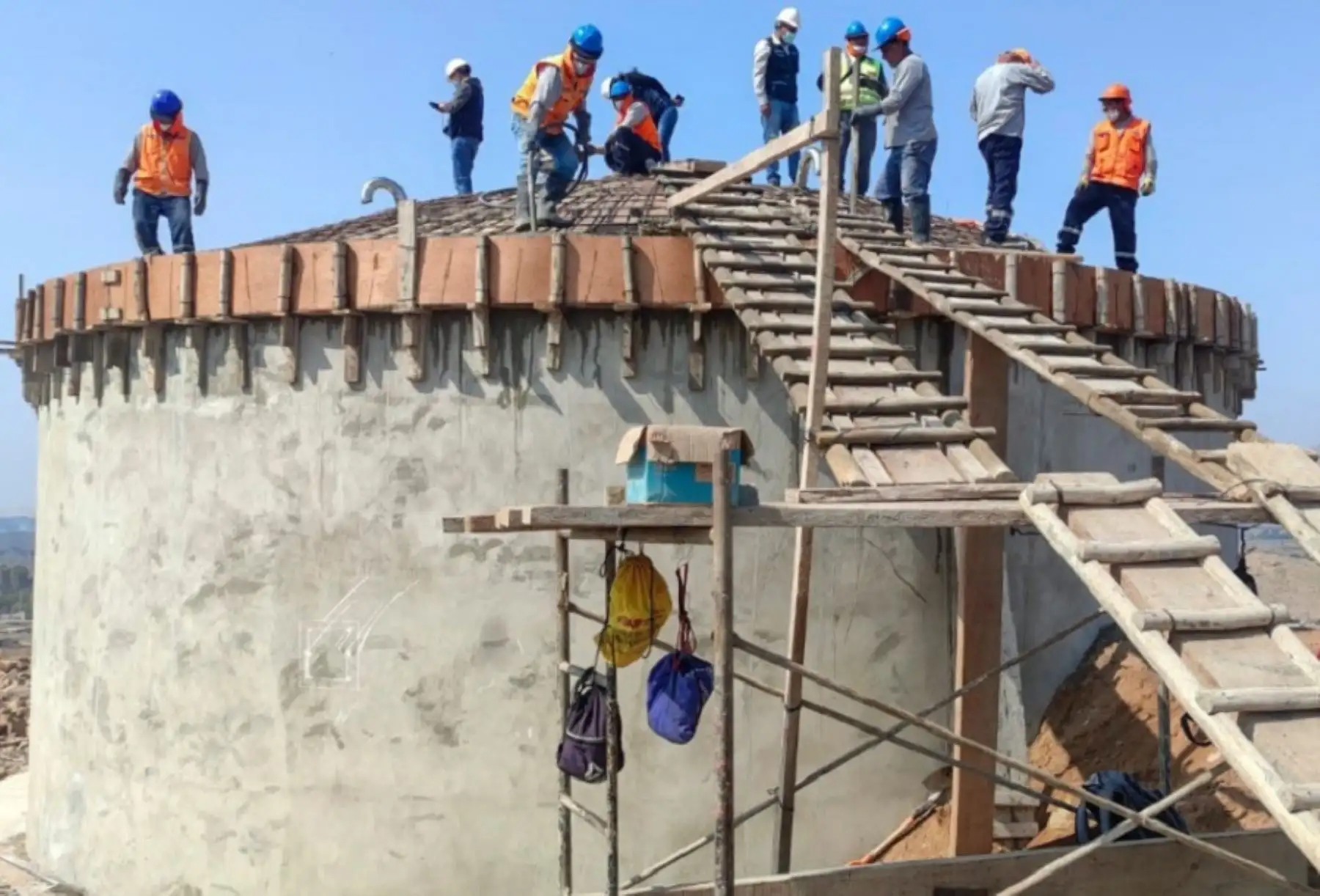 Las obras de agua potable y alcantarillado para los habitantes de las localidades de San José, Verdún y Campanita, en la provincia de Pacasmayo de la región La Libertad, registran un importante avance superior al 80 % y se esperan concluir en las próximas semanas.