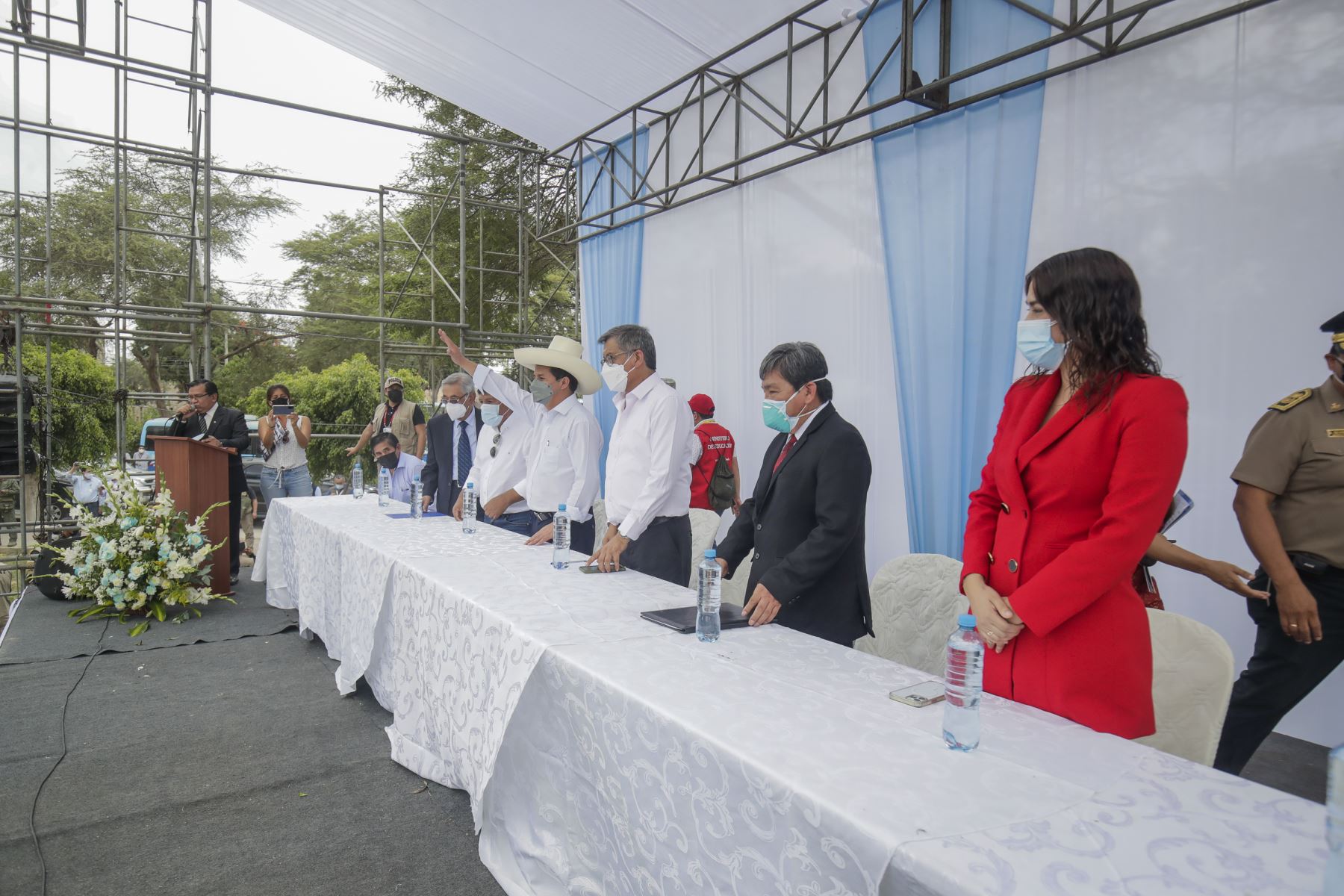 El presidente de la República, Pedro Castillo, participa en la ceremonia por el licenciamiento que otorgó la Sunedu a la Universidad Nacional San Luis Gonzaga de Ica. Foto: ANDINA/Prensa Presidencia