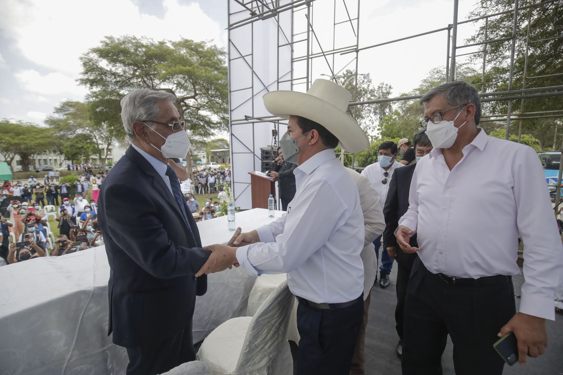 El presidente de la República, Pedro Castillo, participa en la ceremonia por el licenciamiento que otorgó la Sunedu a la Universidad Nacional San Luis Gonzaga de Ica. Foto: ANDINA/Prensa Presidencia