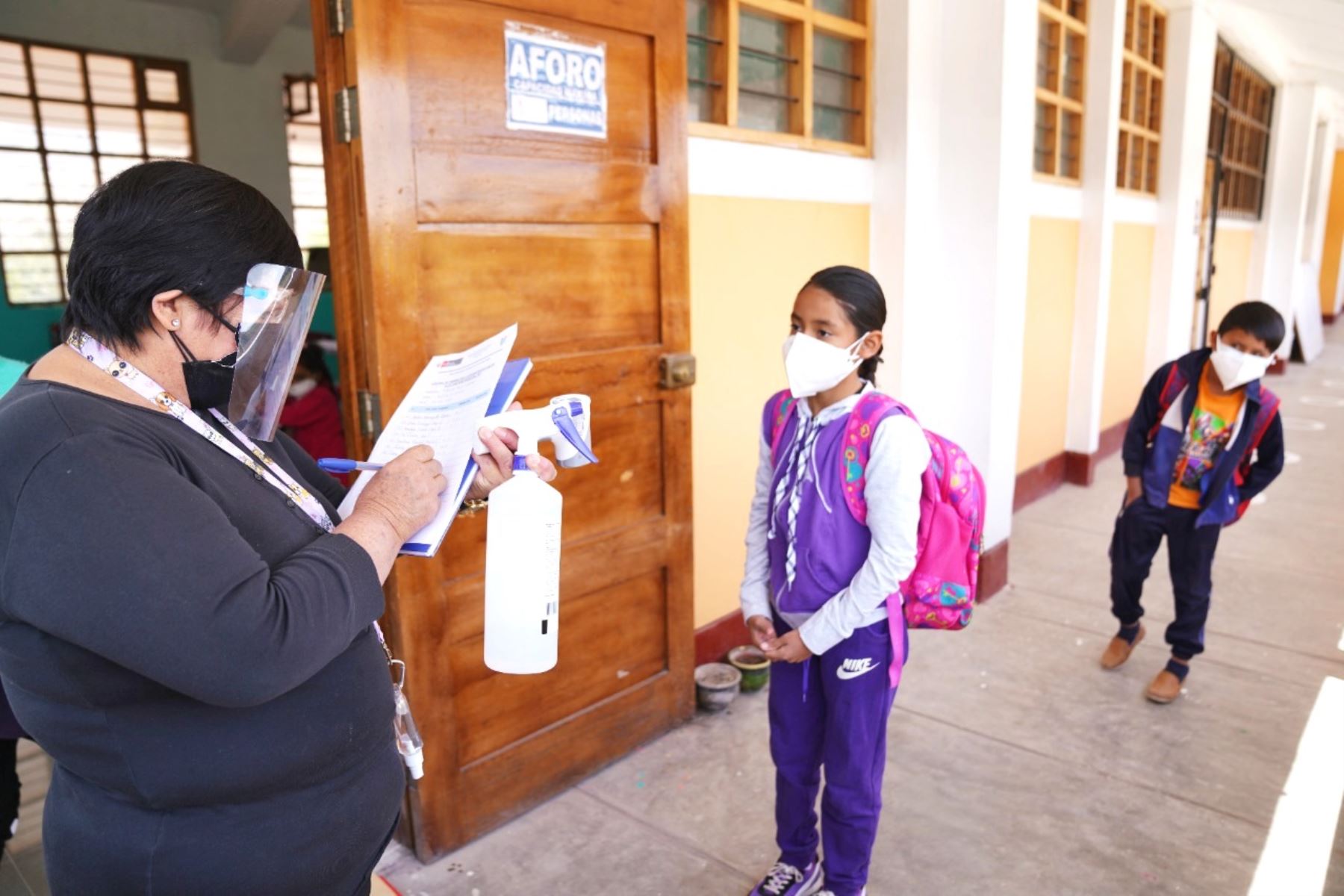 Minedu exhorta a padres de familia vacunar a menores de edad antes del inicio de clases. Foto: ANDINA/Difusión.