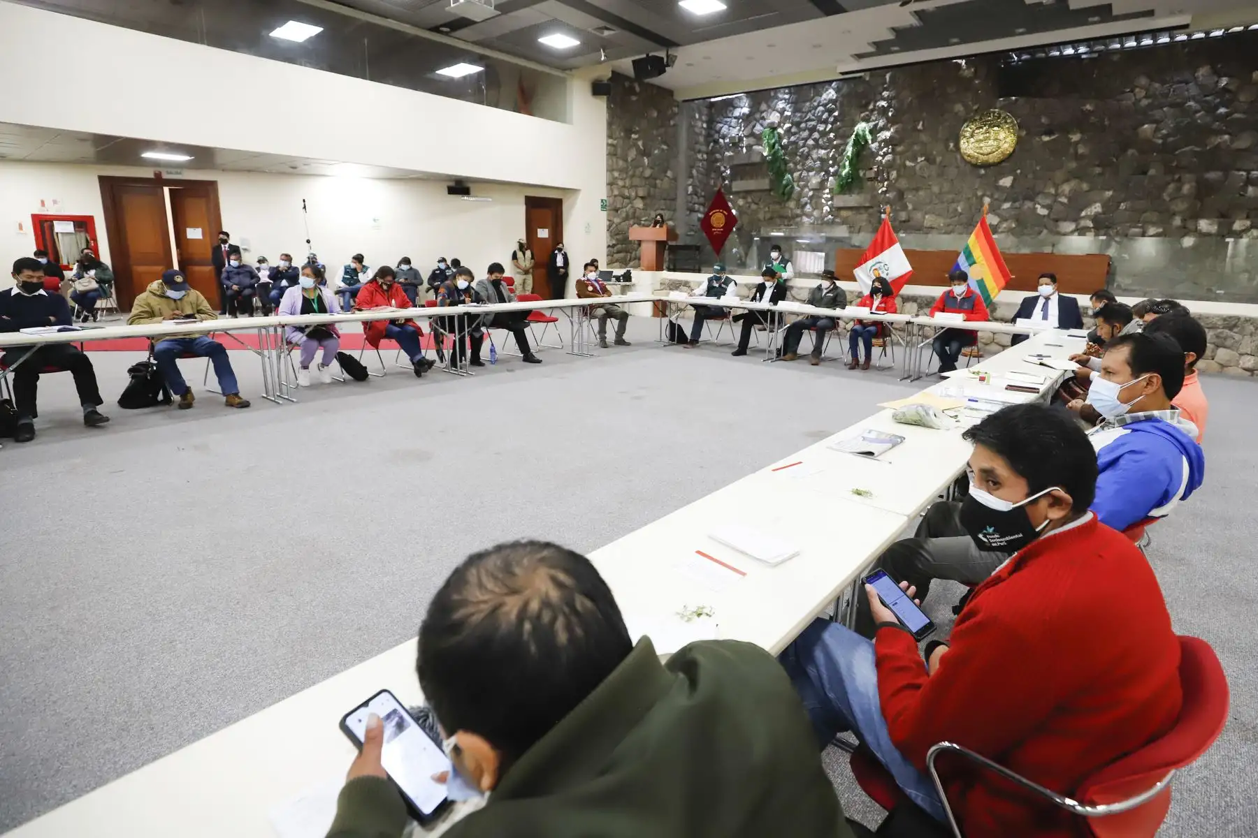 La presidenta del Consejo de Ministros, Mirtha Vásquez, junto al ministro de Desarrollo Agrario y Riego, Víctor Maita, llegó hoy a Cusco para instalar una mesa técnica de desarrollo agrario, en el marco de la Segunda Reforma Agraria. Foto: ANDINA/PCM