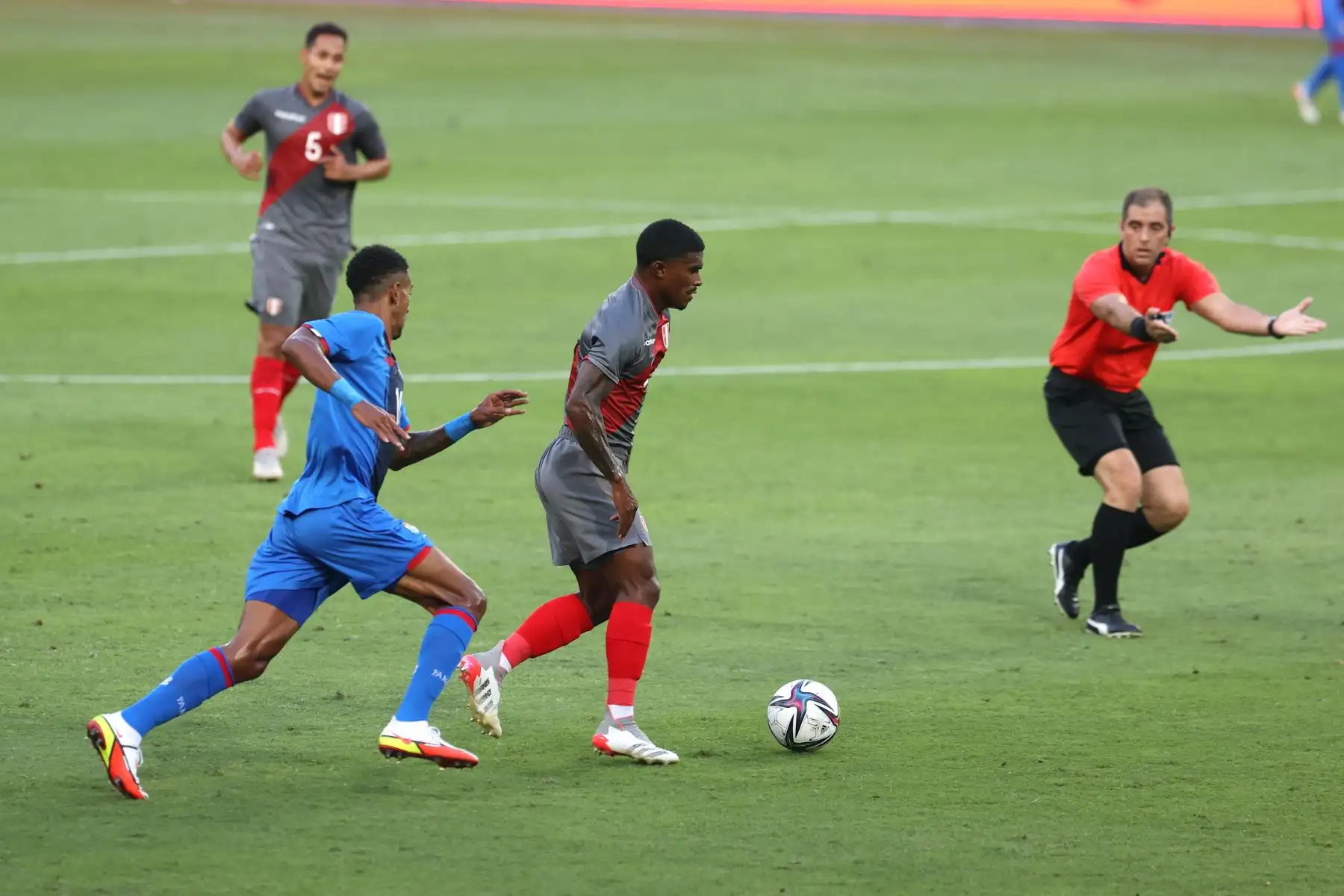 La selección peruana enfrenta a la selección de Panamá en un partido amistoso de preparación antes de enfrentar a Colombia por las eliminatorias a Catar 2022. Foto: ANDINA/Vidal Tarqui