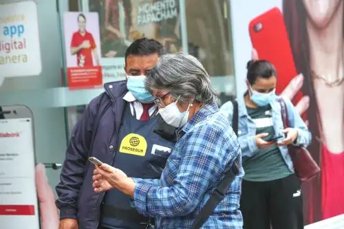 ¿Eres mayor de 50 años? Conoce en qué lugares debes acreditar tu dosis de refuerzo. Foto: ANDINA/Difusión.