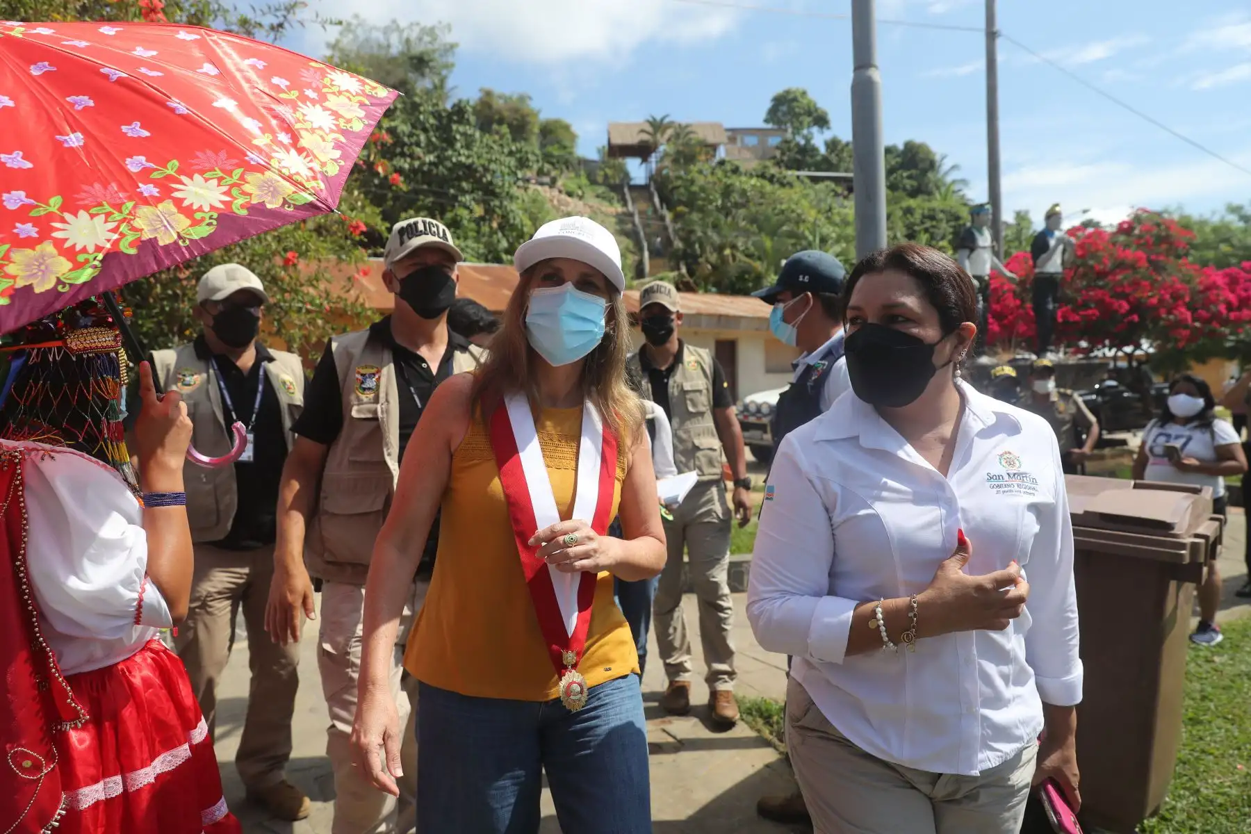 Presidenta del congreso Maricarmen Alva, llega a la región San Martin donde dialoga con comuneros, autoridades y empresarios de la Amazonía. Además, presentó la autógrafa de la Ley de Orfandad, realizará dos audiencias públicas con autoridades locales, dialogará con mujeres artesanas y productoras de cacao, se reunirá con comerciantes y visitará las comunidades nativas de Chazuta y Wayku. Foto: Ernesto Arias / Congreso de la República