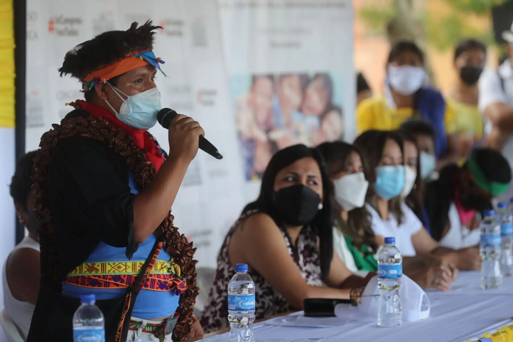 Presidenta del congreso Maricarmen Alva, llega a la región San Martin donde dialoga con comuneros, autoridades y empresarios de la Amazonía. Además, presentó la autógrafa de la Ley de Orfandad, realizará dos audiencias públicas con autoridades locales, dialogará con mujeres artesanas y productoras de cacao, se reunirá con comerciantes y visitará las comunidades nativas de Chazuta y Wayku. Foto: Ernesto Arias / Congreso de la República
