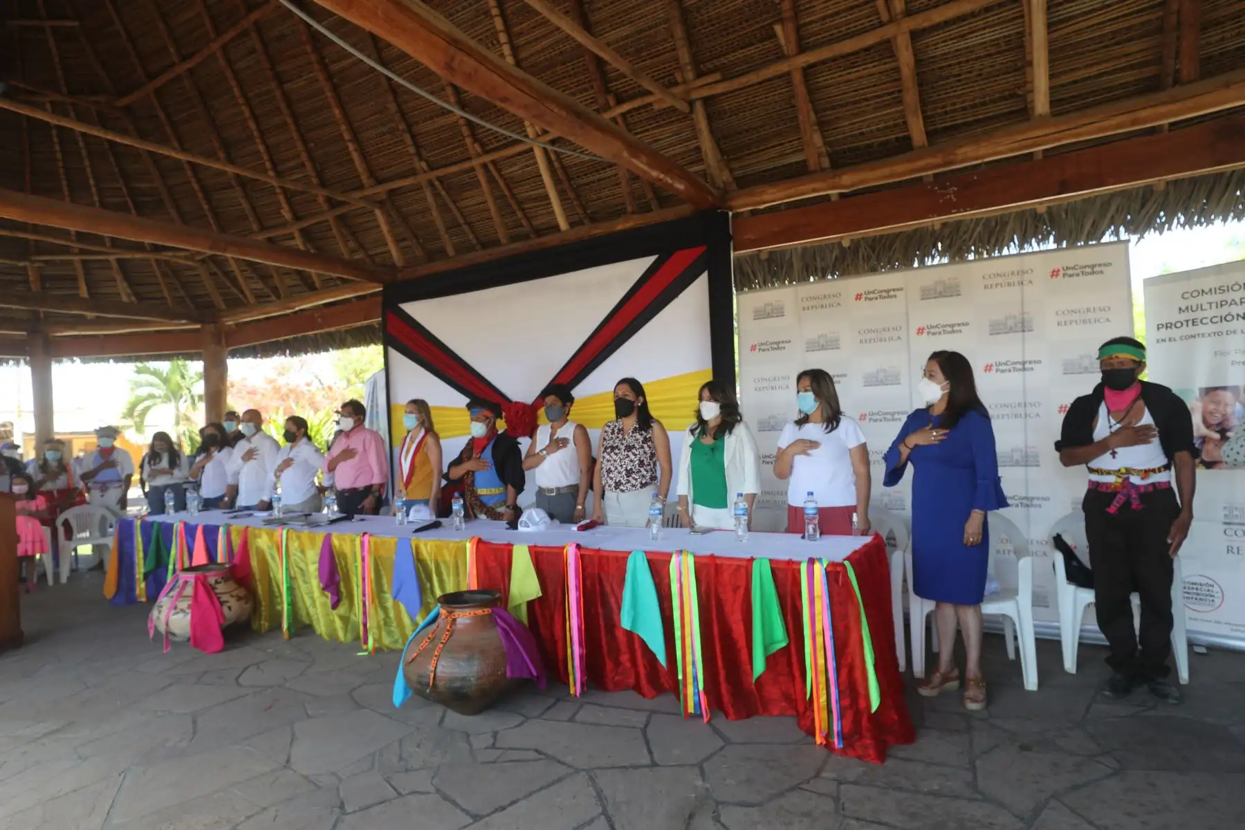 Presidenta del congreso Maricarmen Alva, llega a la región San Martin donde dialoga con comuneros, autoridades y empresarios de la Amazonía. Además, presentó la autógrafa de la Ley de Orfandad, realizará dos audiencias públicas con autoridades locales, dialogará con mujeres artesanas y productoras de cacao, se reunirá con comerciantes y visitará las comunidades nativas de Chazuta y Wayku. Foto: Ernesto Arias / Congreso de la República
