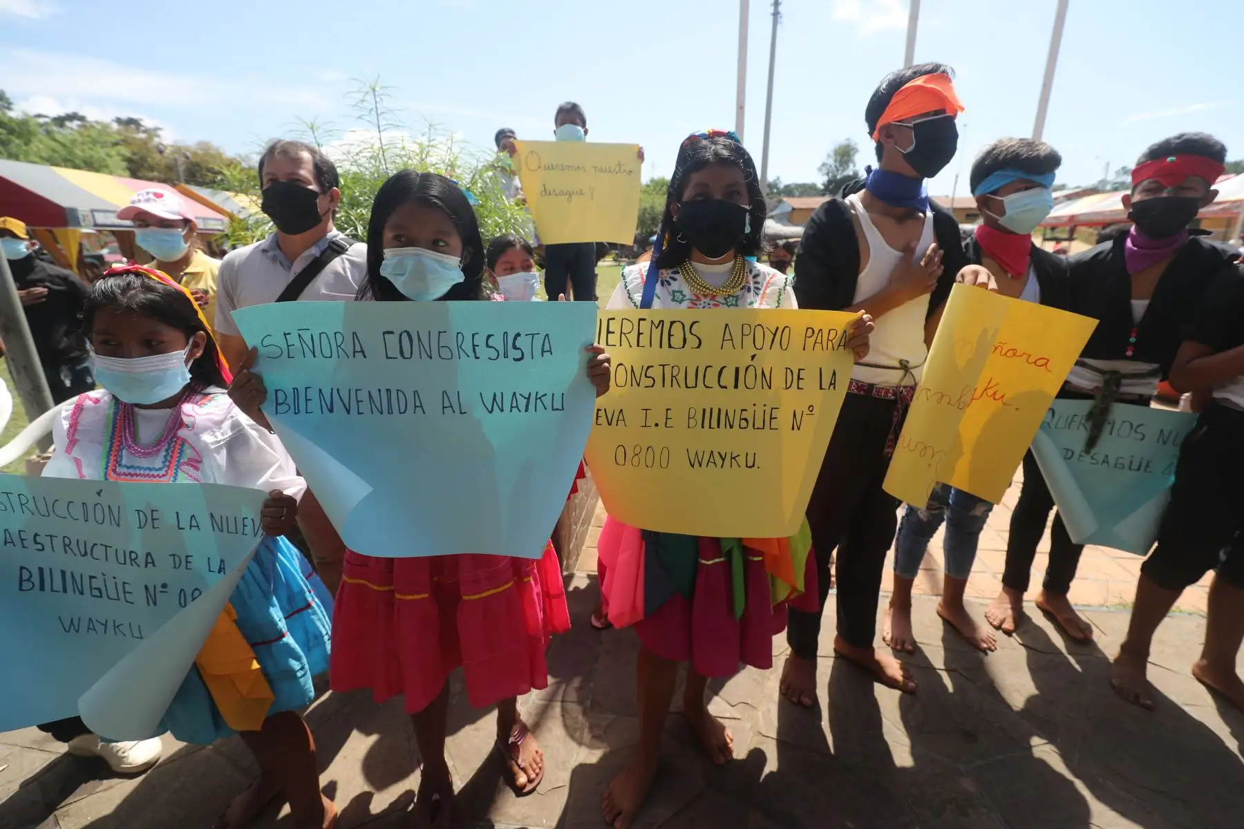 Presidenta del Congreso, Maricarmen Alva, llega a la región San Martin donde dialoga con comuneros, autoridades y empresarios de la Amazonía. Además, presentó la autógrafa de la Ley de Orfandad, realizará dos audiencias públicas con autoridades locales, dialogará con mujeres artesanas y productoras de cacao, se reunirá con comerciantes y visitará las comunidades nativas de Chazuta y Wayku. Foto: Ernesto Arias / Congreso de la República