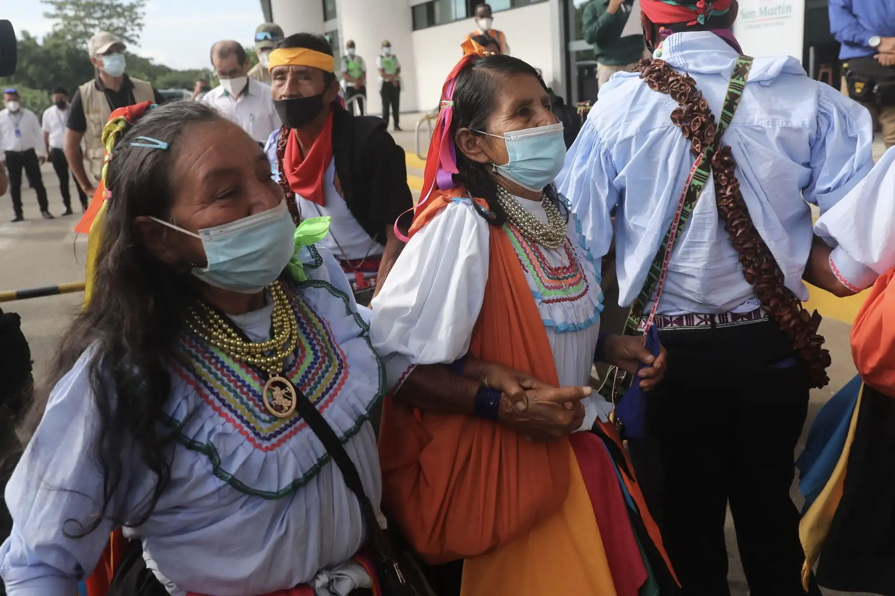 Presidenta del Congreso, Maricarmen Alva, llega a la región San Martin donde dialoga con comuneros, autoridades y empresarios de la Amazonía. Además, presentó la autógrafa de la Ley de Orfandad, realizará dos audiencias públicas con autoridades locales, dialogará con mujeres artesanas y productoras de cacao, se reunirá con comerciantes y visitará las comunidades nativas de Chazuta y Wayku. Foto: Ernesto Arias / Congreso de la República