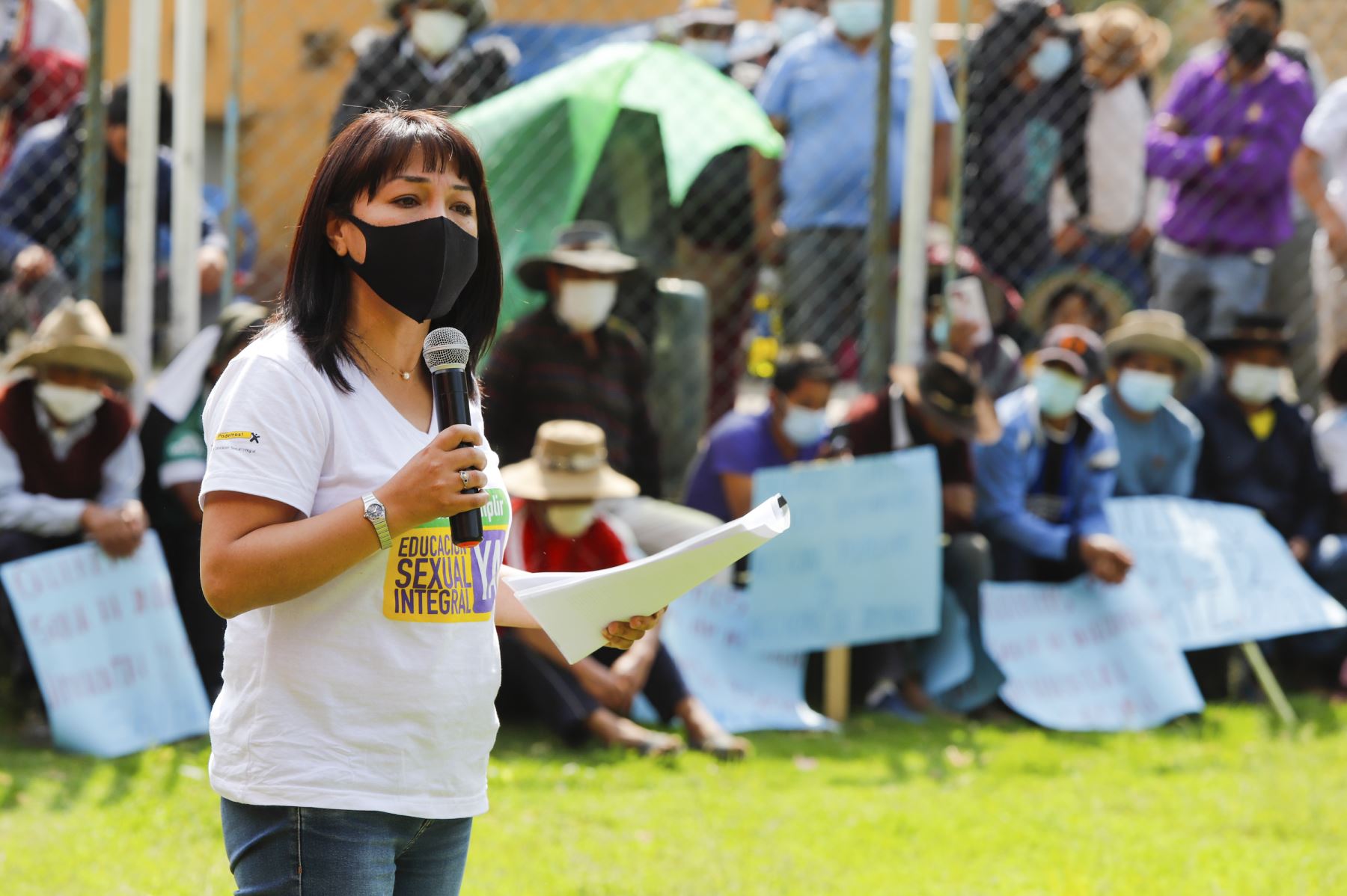 La presidenta del Consejo de Ministros, Mirtha Vásquez y el equipo del Ejecutivo, llegaron al estadio de Sayhua, en Ccapacmarca, provincia de Chumbivilcas, para escuchar demandas de las comunidades y encontrar soluciones conjuntas y viables. Foto: ANDINA/PCM