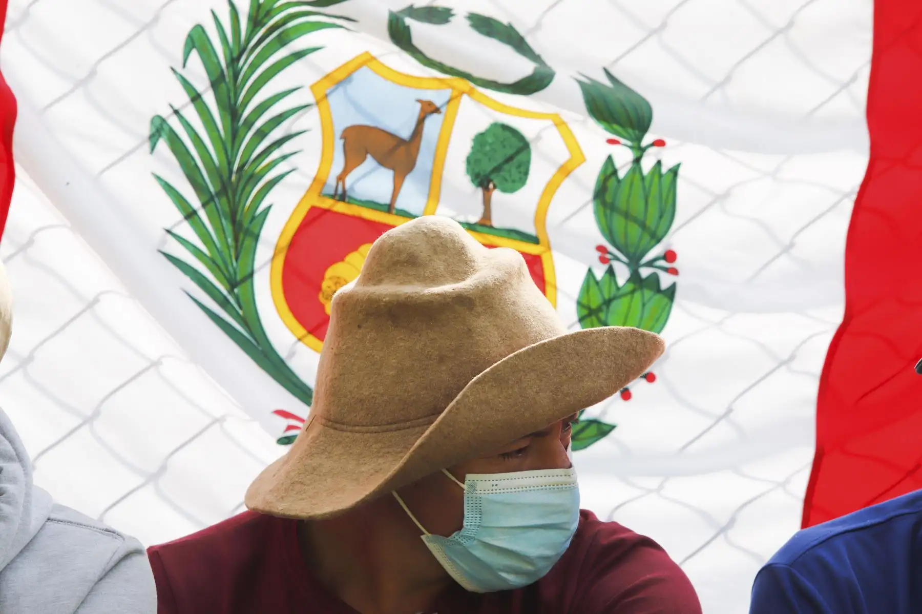 La presidenta del Consejo de Ministros, Mirtha Vásquez y el equipo del Ejecutivo, llegaron al estadio de Sayhua, en Ccapacmarca, provincia de Chumbivilcas, para escuchar demandas de las comunidades y encontrar soluciones conjuntas y viables. Foto: ANDINA/PCM