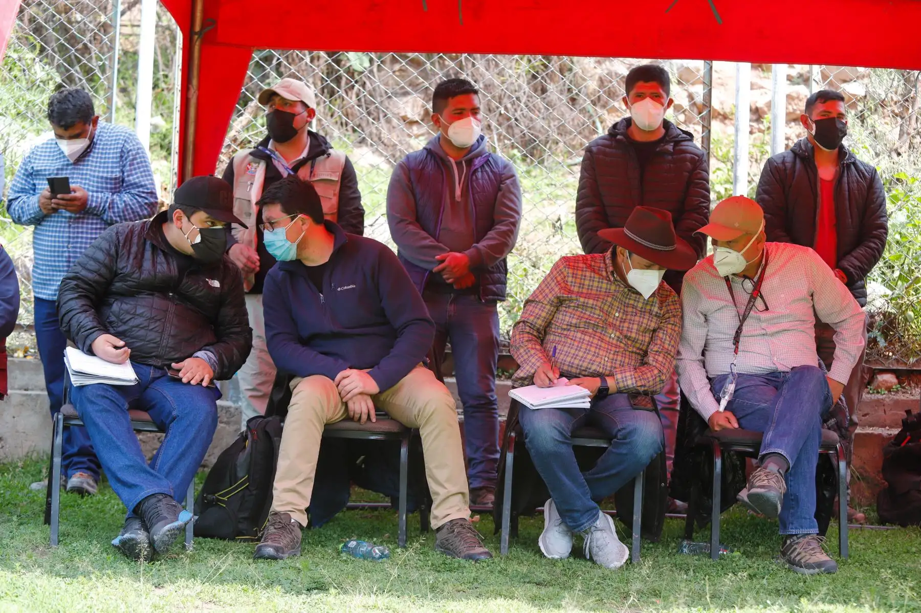 La presidenta del Consejo de Ministros, Mirtha Vásquez y el equipo del Ejecutivo, llegaron al estadio de Sayhua, en Ccapacmarca, provincia de Chumbivilcas, para escuchar demandas de las comunidades y encontrar soluciones conjuntas y viables. Foto: ANDINA/PCM