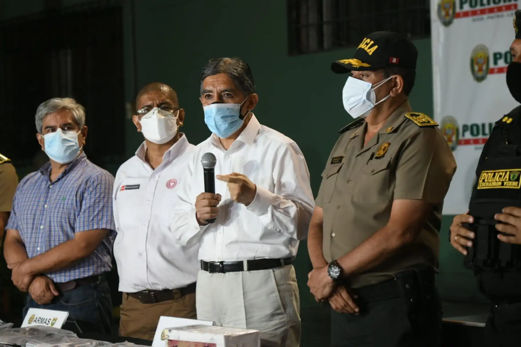El titular del Interior reconoció que la delincuencia asola a la ciudadanía, pero puso énfasis en el esfuerzo de los agentes del orden para responder, intervenir y desarticular las bandas delictivas. Foto: Mininter