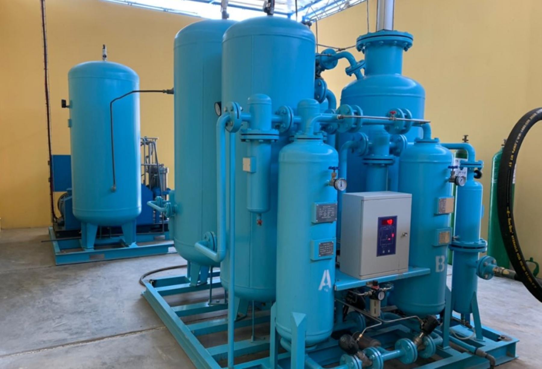 La Municipalidad Provincial de Huarochirí inauguró su primera planta generadora de oxígeno medicinal con capacidad para producir más de 45 balones diarios de este recurso vital para atender la demanda de los pacientes con covid-19.