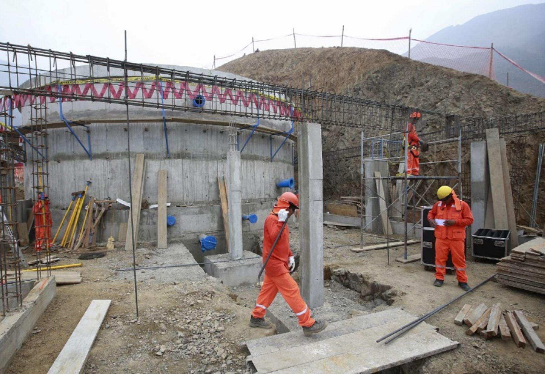 La construcción de la planta de tratamiento de agua potable de Curumuy demanda una inversión de S/ 280 millones y permitirá cuadruplicar la disponibilidad de agua potable en la ciudad de Piura, pasando de 600 a 2 500 litros por segundo.