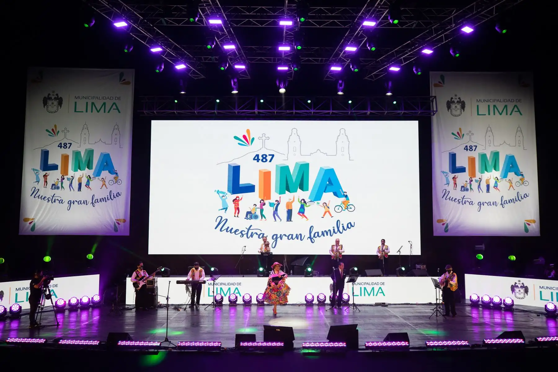 La Municipalidad de Lima realizó de manera virtual la tradicional serenata por los 487 años de fundación de la ciudad capital desde dos escenarios del Parque de la Exposición. Más de 55 mil personas se conectaron desde sus hogares a este gran evento denominado “Lima: nuestra gran familia”. Foto: MML