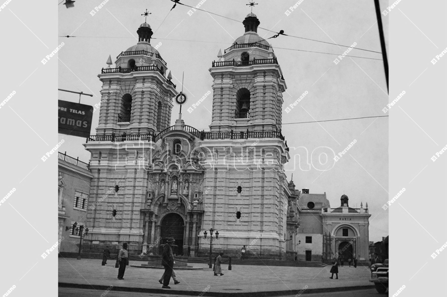 Convento y plazuela de San Francisco (1956). Foto: Archivo Histórico de El Peruano