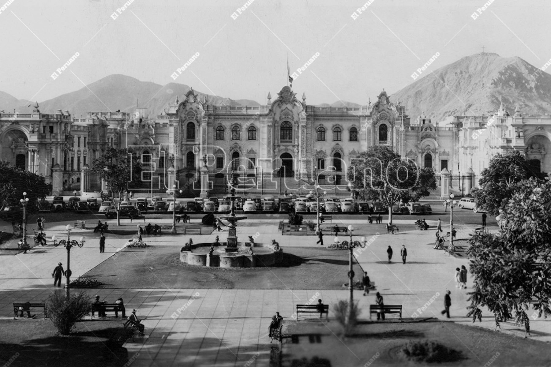 Palacio de Gobierno y Plaza de Armas (1947). Foto: Archivo Histórico de El Peruano