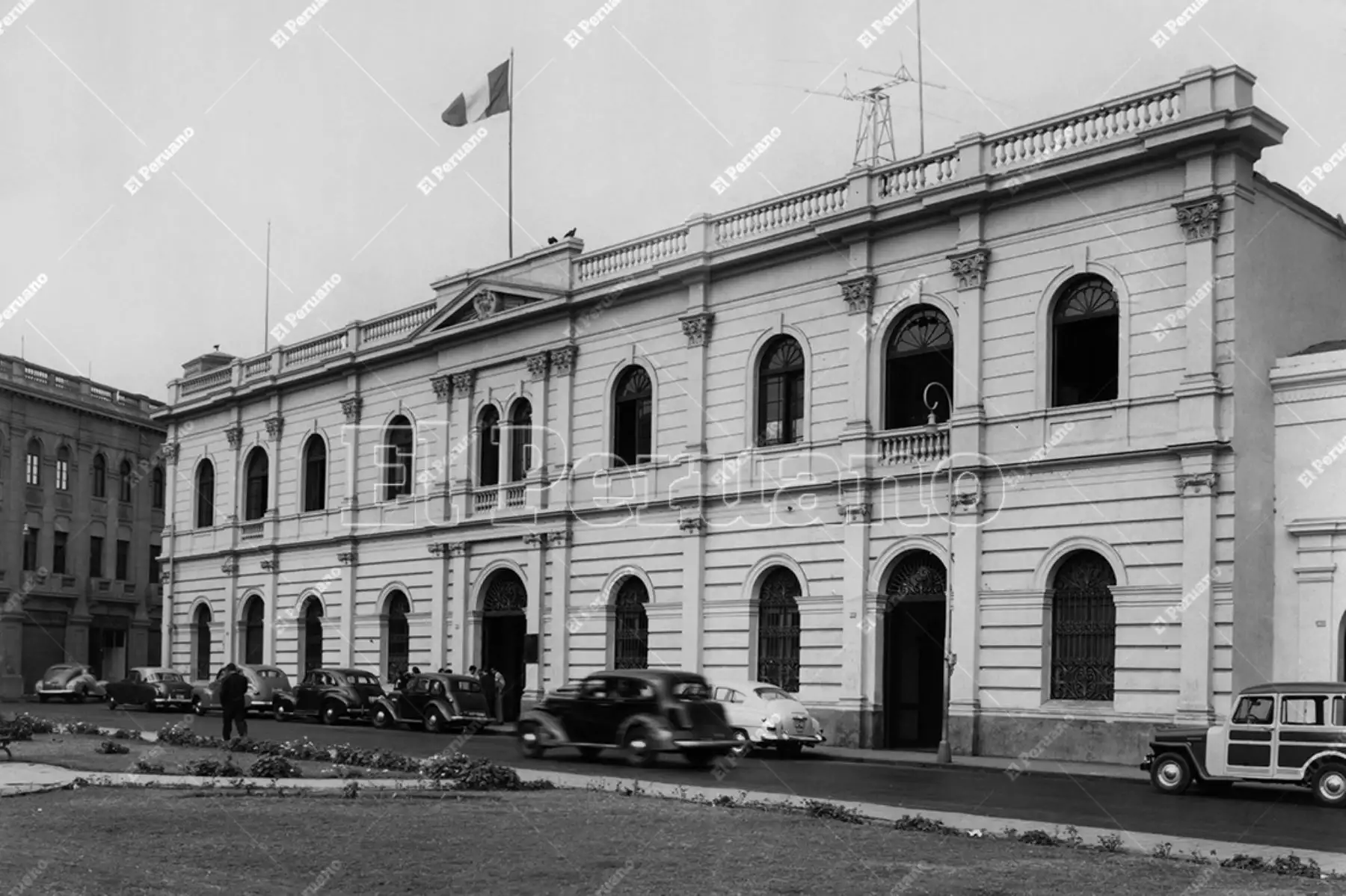 Antiguo local de la Pontificia Universidad Catolica del Perú en la Plaza Francia (1953). Foto: Archivo Histórico de El Peruano
