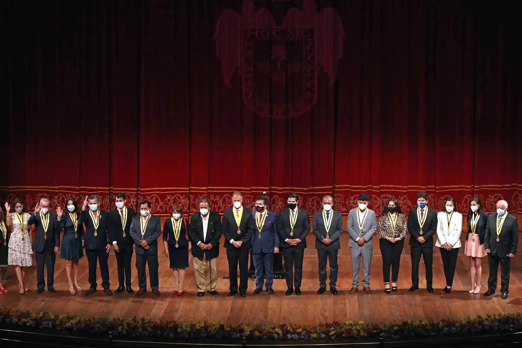 Jorge Muñoz alcalde  Metropolitano de la Municipalidad de Lima, participa de la sesión solemne por el 487 aniversario de la fundación de la Ciudad de Los Reyes en el Teatro Municipal de Lima. Lo acompañan el alcalde de Lima y otras autoridades. Foto: ANDINA/Vidal Tarqui