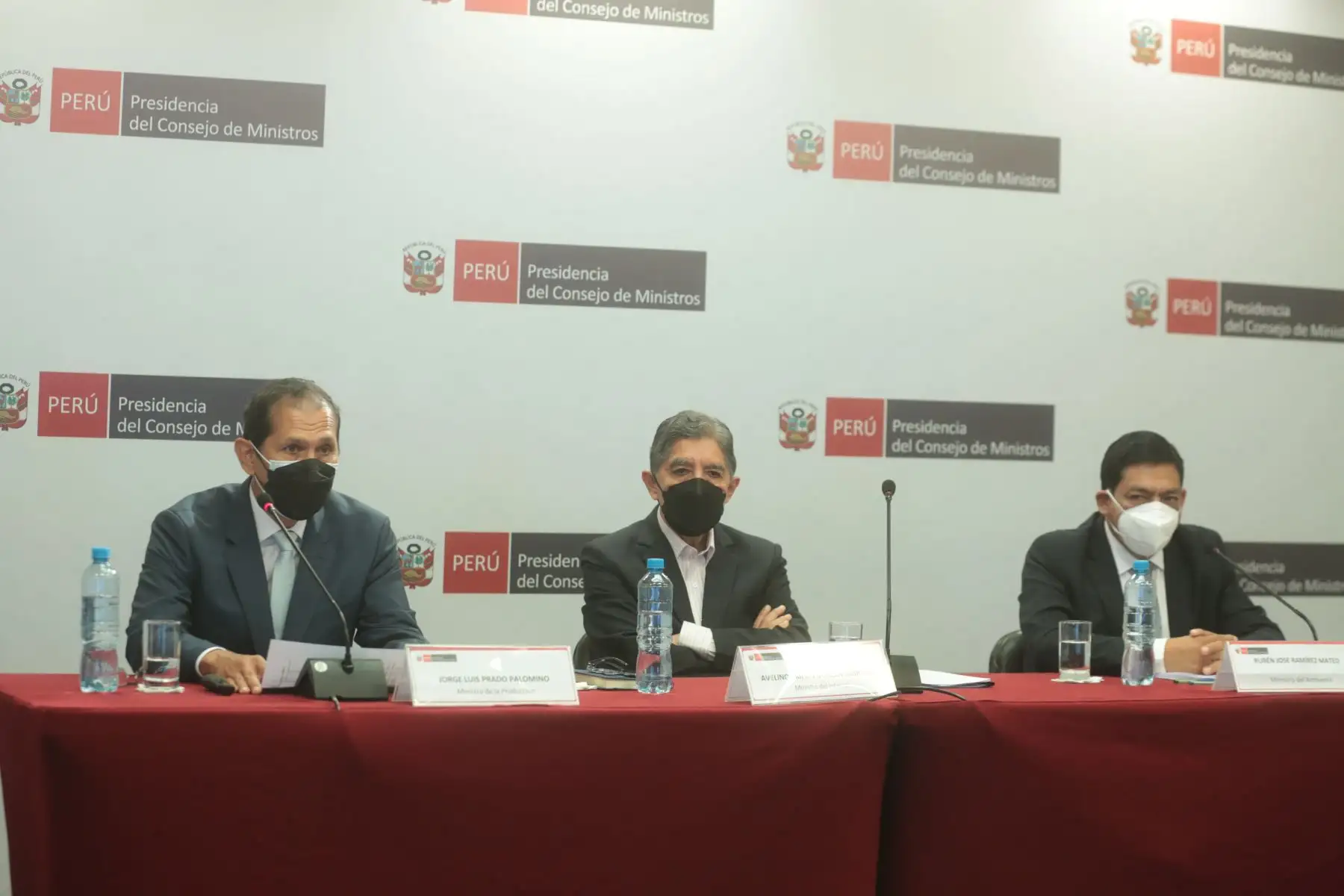 Conferencia de prensa de los ministros del Interior, Avelino Guillén, de la Producción, Jorge Luis Prado y del Ambiente, Rubén Ramírez, para informar el balance de gestión del 2021 y las perspectivas de sus sectores para este nuevo año. Foto: PCM