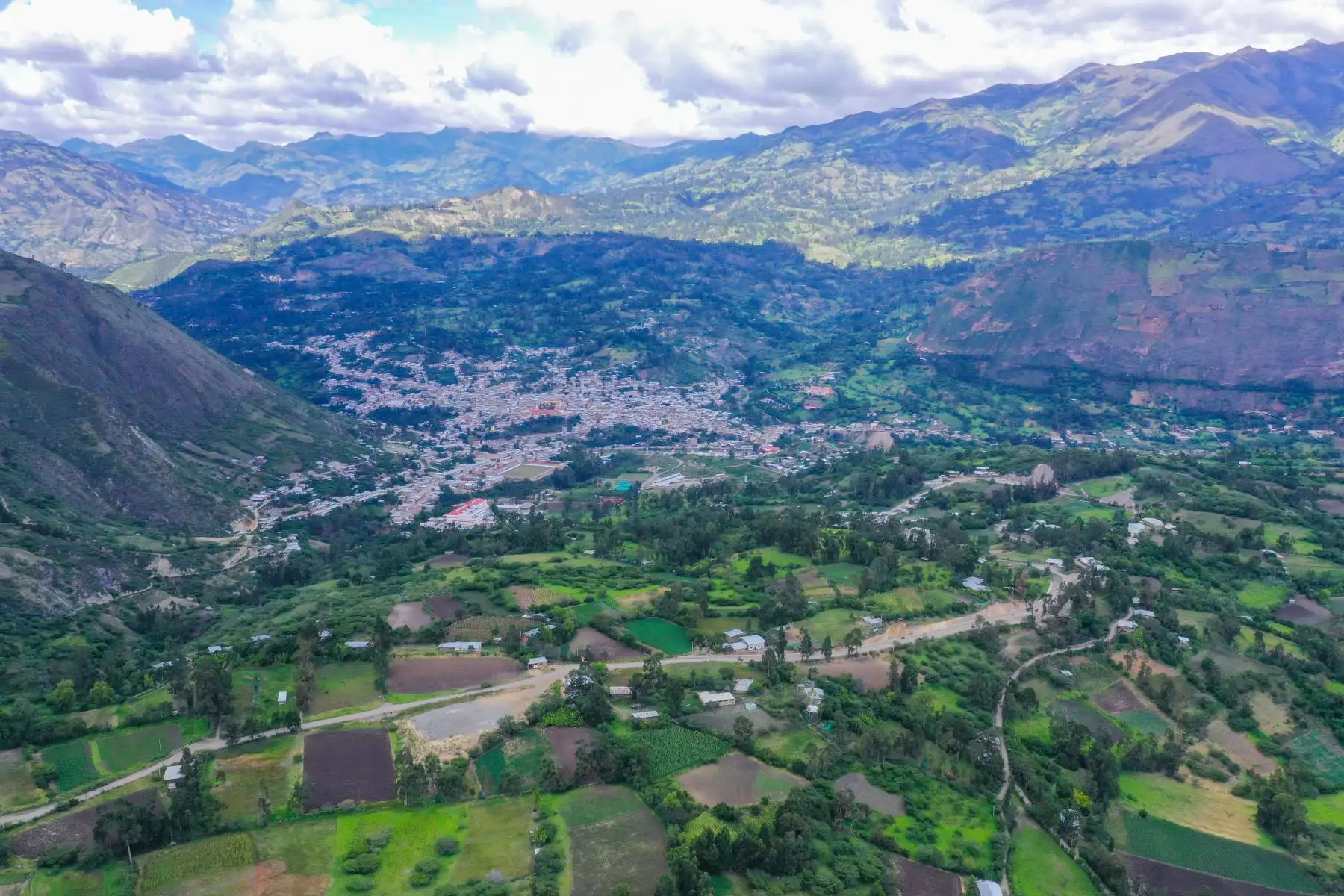 La población de Huancabamba y sus autoridades de la región Piura suspendieron el paro anunciado para el 24 de enero por los trabajos inconclusos del proyecto carretera Canchaque-Huancabamba. El acuerdo se logró tras una mesa de trabajo liderada por el ministro de Transportes y Comunicaciones, Juan Francisco Silva. Foto: MTC