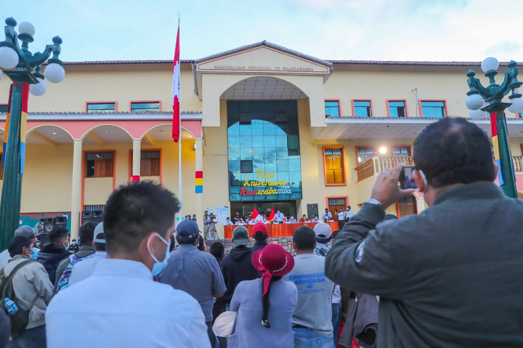 La población de Huancabamba y sus autoridades de la región Piura suspendieron el paro anunciado para el 24 de enero por los trabajos inconclusos del proyecto carretera Canchaque-Huancabamba. El acuerdo se logró tras una mesa de trabajo liderada por el ministro de Transportes y Comunicaciones, Juan Francisco Silva. Foto: MTC