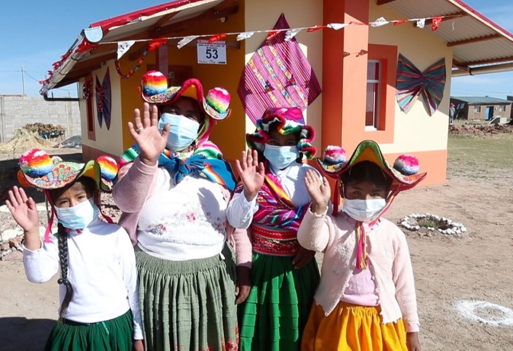 El Ministerio de Vivienda, Construcción y Saneamiento ejecutó un total de 7 270 viviendas bioclimáticas Sumaq Wasi en zonas rurales de la región Puno, durante el 2021, con lo cual se superó la meta programada a inicios de año, que era de 7 192 viviendas.