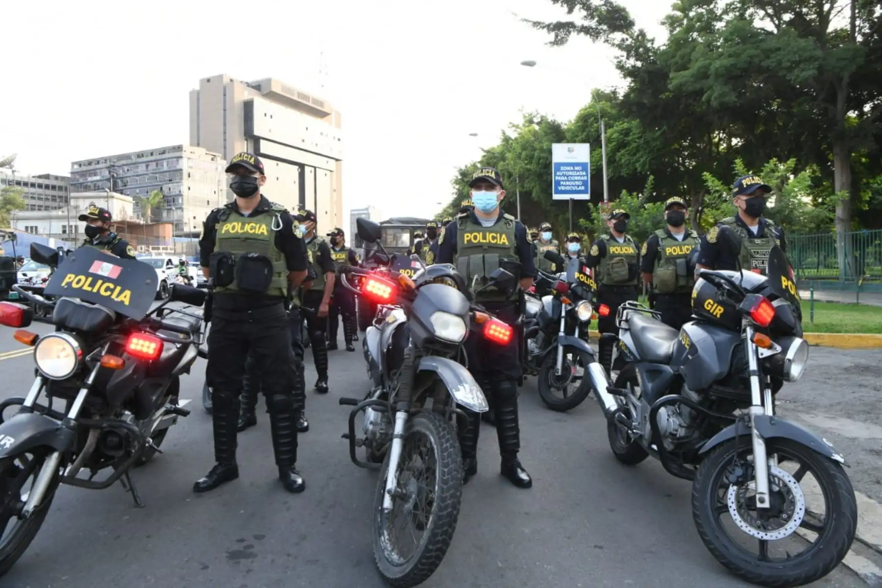 El ministro del Interior, Avelino Guillén; el comandante general de la 
Policía, Javier Gallardo; y el jefe de la Región Policial Lima, Jorge Angulo; brindan detalles sobre el plan de operaciones “Impacto 2022”, el cual desplegará acciones de patrullaje focalizado en las zonas críticas de Lima. Foto: ANDINA/Mininter
