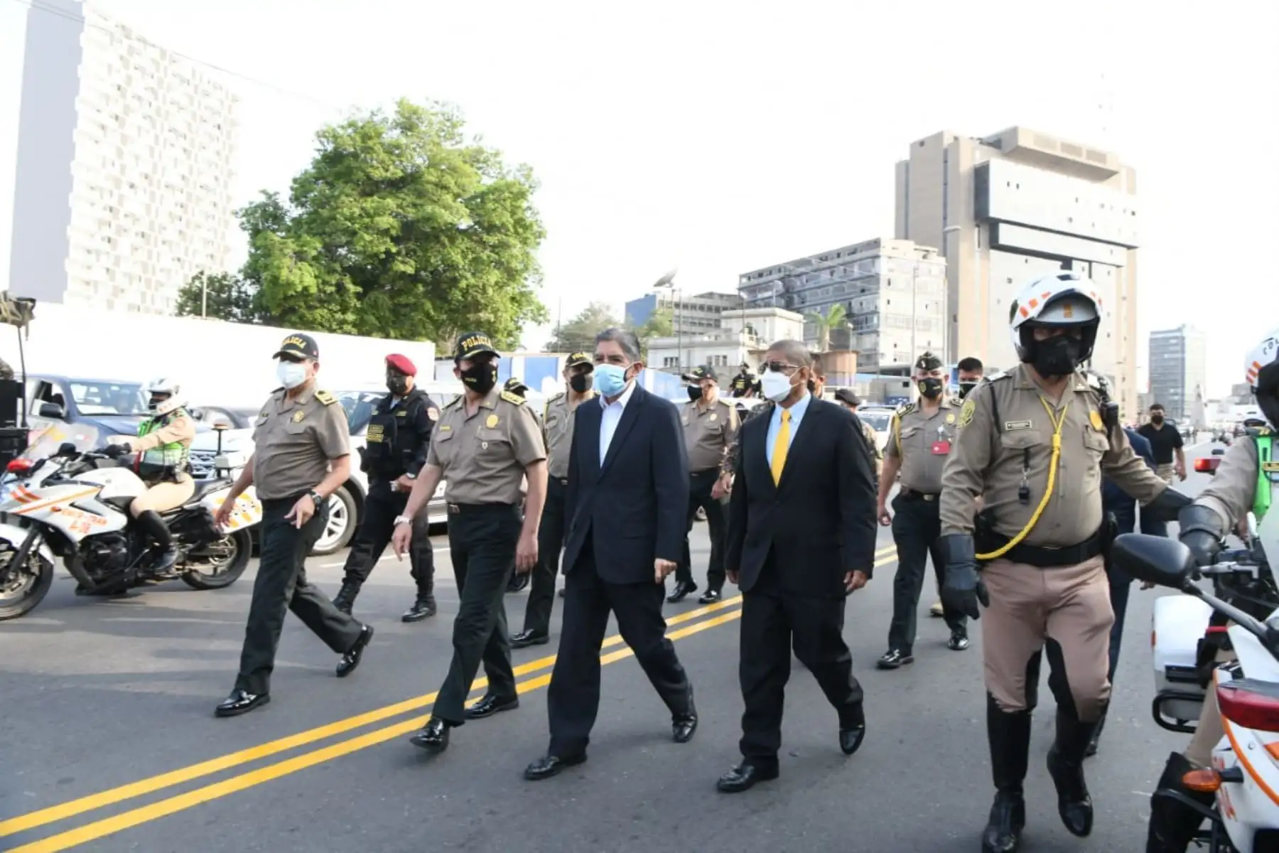 El ministro del Interior, Avelino Guillén; el comandante general de la 
Policía, Javier Gallardo; y el jefe de la Región Policial Lima, Jorge Angulo; brindan detalles sobre el plan de operaciones “Impacto 2022”, el cual desplegará acciones de patrullaje focalizado en las zonas críticas de Lima. Foto: ANDINA/Mininter