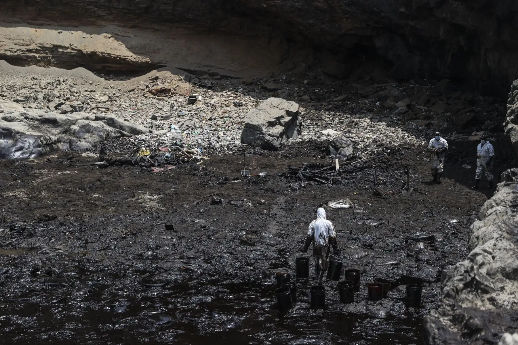 De no aplicarse un plan de contingencia inmediato para remediar la contaminación que ha sufrido el mar peruano en su zona central a causa al derrame de petróleo ocasionado por Repsol, el crudo podría llegar a las costas de Piura, afirma Marino Morikawa Sakura. Foto: ANDINA/Jhonel Rodríguez Robles.