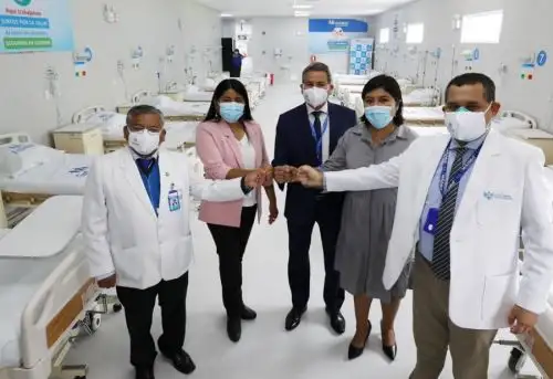 Para enfrentar la tercera ola de contagios por covid-19, el Seguro Social de Salud (EsSalud) inauguró hoy ambientes de hospitalización temporal para atender a pacientes con el nuevo coronavirus en el Hospital Nacional Adolfo Guevara Velasco de la Red Asistencial Cusco, los cuales cuentan con 100 camas con punto de oxígeno, área de descanso y comedor para el personal asistencial.